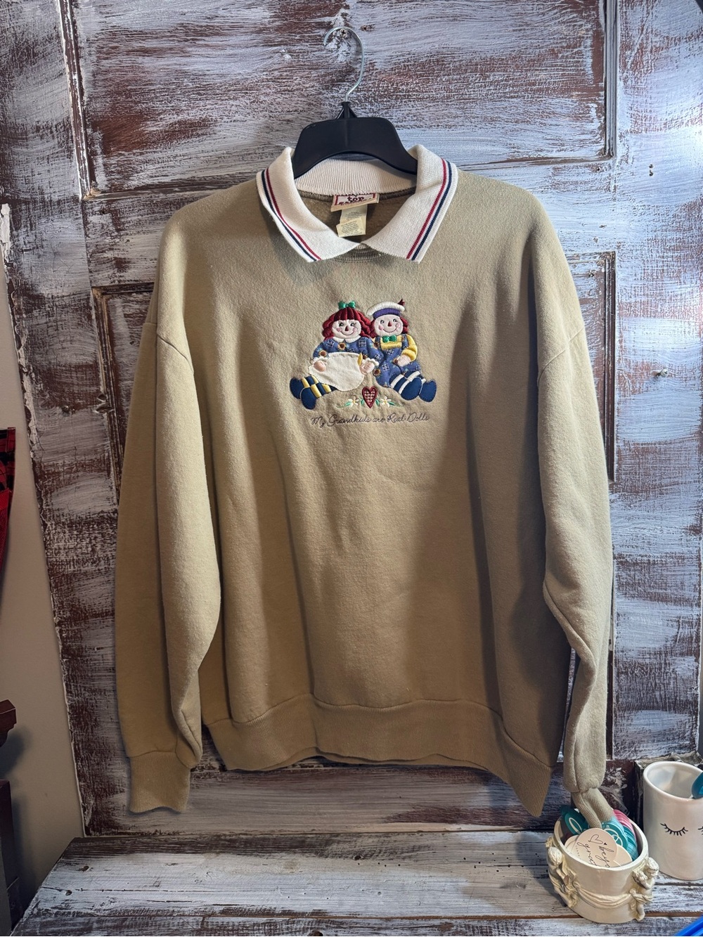 Vintage Embroidered Doll Motif Tan Polo-Collar Sweatshirt